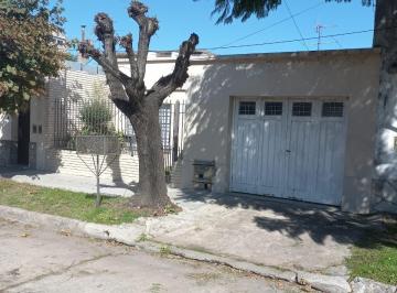 Casa de 3 ambientes, Quilmes · Confortable Propiedad Muy Buena Ubicacion.