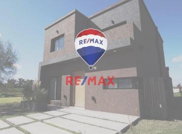 Casa · 130m² · 5 Ambientes · Espectacular Casa a Estrenar en Barrio Privado