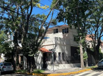 Casa · 125m² · 5 Ambientes · 1 Cochera · Casa en Alquiler en Vicente López, de 3 Dorm. y Escritorio, 1 Cdra Michael Ham