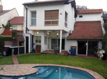 Casa · 246m² · 5 Ambientes · 2 Cocheras · Casa Chalet de 5 Ambientes con Piscina – Olivos
