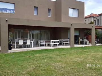 Casa · 207m² · 5 Ambientes · 1 Cochera · Venta Casa Barbarita 3 Dorm.