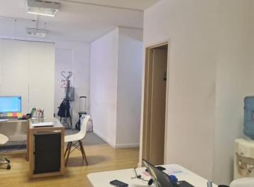 Oficina comercial · 56m² · 2 Ambientes · Oficina - Flores