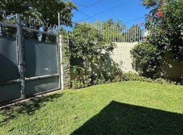 Casa · 98m² · 3 Ambientes · 1 Cochera · C/est y Centro Comercial Hermoso Chalet 1 Pl T/nvo Imp