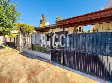 Casa · 130m² · 4 Ambientes · 2 Cocheras · Casa en Venta 4 Ambientes con Piscina en Berazategui Centro