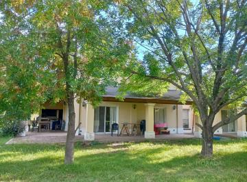 Quinta vacacional · 150m² · 6 Ambientes · Quinta en Parada Robles