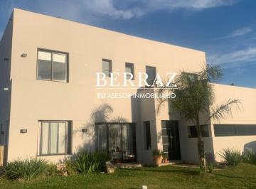 Casa · 210m² · 4 Ambientes · 2 Cocheras · Casa Venta 3 Dorm. Barrio El Ensueño Lote de 704 m² Escobar