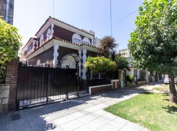 Casa · 199m² · 6 Ambientes · 3 Cocheras · Venta Casa 6 Amb con Pileta en Saenz Peña