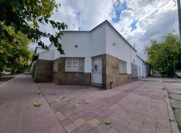 Casa · 228m² · 10 Ambientes · 2 Cocheras · Casa en Venta - Godoy Cruz - Mendoza