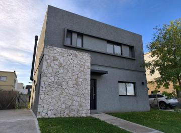 Casa · 124m² · 4 Ambientes · Casa en Alquiler en El Aljibe, Pilar, G. B. a. Zona Norte