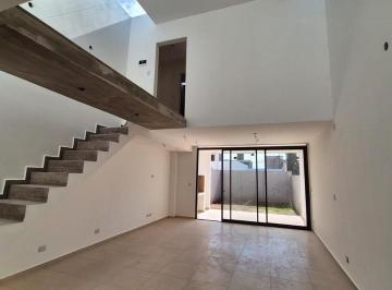 Casa · 145m² · 4 Ambientes · 1 Cochera · Venta Duplex en Docta