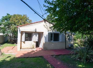 Casa · 65m² · 2 Ambientes · Venta Lote con Casa a Refaccionar y Pileta en Marcos Paz. Permuta o Financia