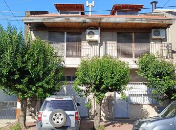 FRENTE · Casa Multifamiliar 10 Amb con Cochera