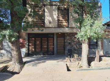 Casa · 205m² · 6 Ambientes · 1 Cochera · Cocucci Inmobiliaria Vende Excelente Casa en El Barrio Bombal