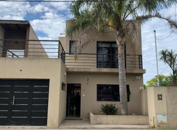 Casa · 160m² · 5 Ambientes · 1 Cochera · Casa de Dos Plantas - 11 Años de Antiguedad