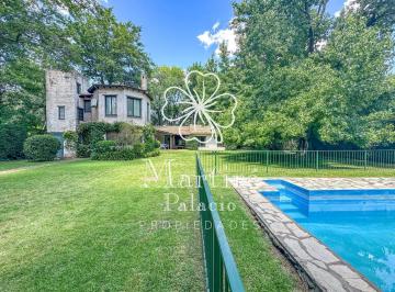 Casa · 270m² · 7 Ambientes · 2 Cocheras · Casa en Venta. Barrio Los Tilos. Jardin y Pileta