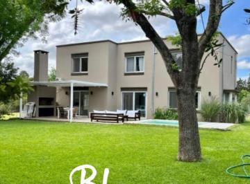 Casa · 280m² · 4 Ambientes · 1 Cochera · Casa en Venta en Los Cardales Country Club, Campana, G. B. a. Zona Norte