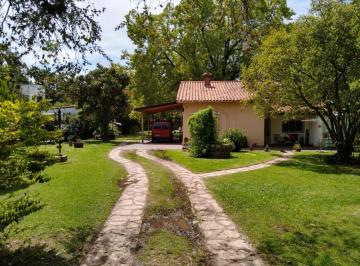 Quinta vacacional · 240m² · 6 Ambientes · 1 Cochera · Venta Dos Casas en Quinta - La Reja, Moreno