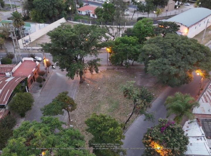 Terreno · 323m²