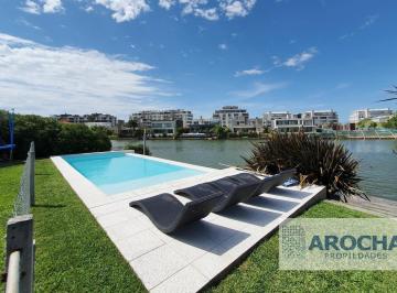 Casa · 300m² · 6 Ambientes · 4 Cocheras · Casa en Venta Nuevo Quilmes a La Laguna Central