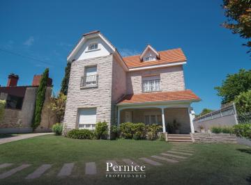 Casa · 312m² · 7 Ambientes · Venta Exclusiva Residencia en Los Troncos