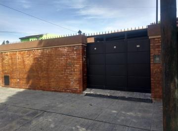 Casa · 80m² · 3 Ambientes · 2 Cocheras · Pringles 1088