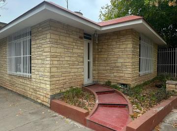 Casa de 4 ambientes, Dorrego · Casa en Alquiler - Dorrego, Guaymallén!