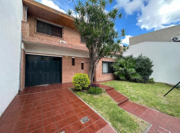 Casa · 260m² · 4 Ambientes · 3 Cocheras · Excelente Casa en Villa Madero