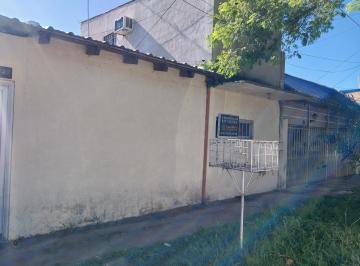 Casa · 240m² · 3 Ambientes · 1 Cochera · Casa Multifamiliar