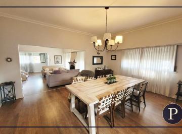 Casa · 235m² · 5 Ambientes · 2 Cocheras · Casa - Chauvin