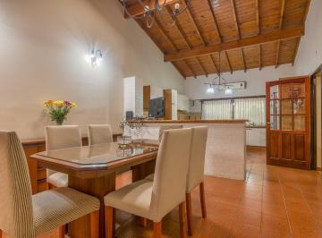 Casa · 262m² · 6 Ambientes · 1 Cochera · Venta Casa 4 Dorm. Fondo y Terraza Garage