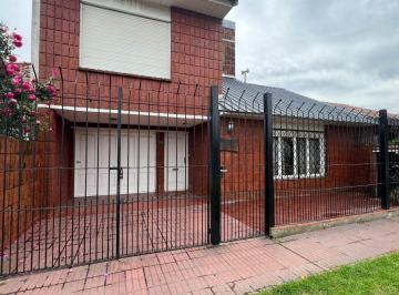 PH · 238m² · 4 Ambientes · 1 Cochera · Venta Casa PH 4 Amb Faro Norte Patio Apto Credito