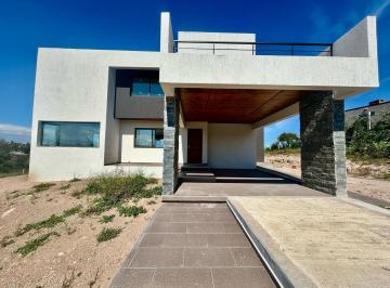Casa · 158m² · 4 Ambientes · 1 Cochera · Casa en Venta, 2 Dorm., Pileta, Villa Santa Cruz del Lago