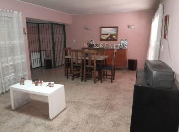 Casa · 160m² · 7 Ambientes · 1 Cochera · Casa en Venta en Caoital Mendoza