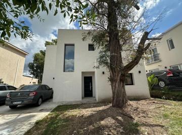 Casa · 160m² · 5 Ambientes · 1 Cochera · Casa en Venta en Santa Elena, Pilar, G. B. a. Zona Norte