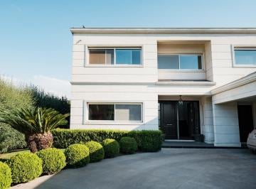 Casa · 340m² · 7 Ambientes · 3 Cocheras · Imponente Casa en Venta 3 Dorm. San Sebastian (Funes)