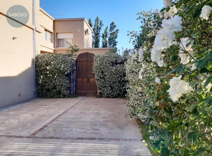 Casa · 245m² · 7 Ambientes · 2 Cocheras