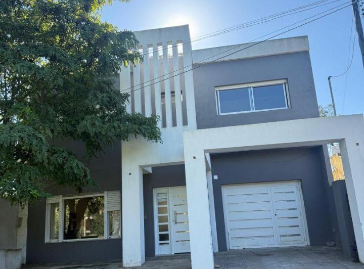 Casa · 275m² · 5 Ambientes · 1 Cochera