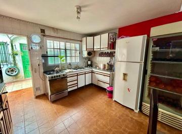 Casa · 130m² · 3 Ambientes · 1 Cochera · Venta Casa 3 Ambientes con Cochera Burzaco