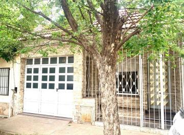 Casa · 114m² · 4 Ambientes · 1 Cochera · Casa Tres Dorm., Cochera, Patio, Venta