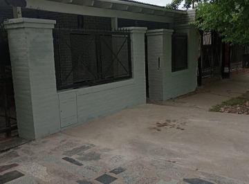 Casa · 51m² · 4 Ambientes · 1 Cochera · Vende Casa 4 Amb Cuartel V. Permuta por Duplex