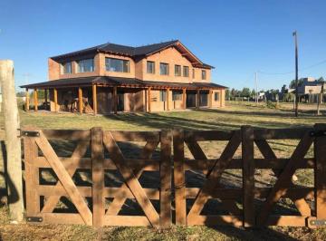 Casa · 400m² · 3 Ambientes · 3 Cocheras · Venta Magnifica Casa, Las Paredes San Rafael, Mza