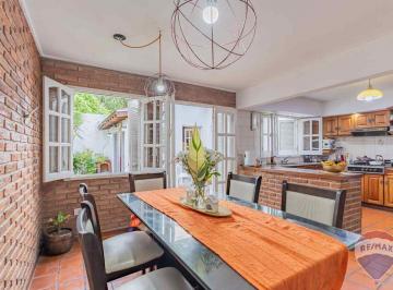 Casa · 137m² · 4 Ambientes · 1 Cochera · Casa 2 Dorm. Apta Banco en Venta en La Plata