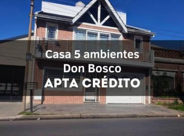 Casa · 186m² · 5 Ambientes · 2 Cocheras · Casa 5 Ambientes con Pileta y Cochera en Venta