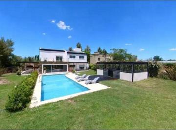 Casa · 295m² · 6 Ambientes · 2 Cocheras · Venta Casa Altos de Manzanares Pilar Permuta