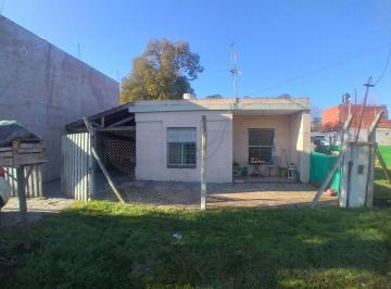 Casa · 80m² · 4 Ambientes · 2 Cocheras · Venta Casa 4 Ambientes con Patio Grande y Cochera