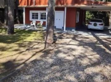 Casa · 220m² · 4 Ambientes · 2 Cocheras · Casa en Venta - 3 Dorm. 2 Baños - Costa del Este