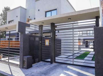 Casa · 64m² · 2 Ambientes · 1 Cochera · Venta Duplex C/cochera 2 Amb. Financia - Permuta