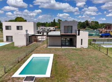 Casa · 140m² · 5 Ambientes · 2 Cocheras · Casa 5 Ambientes Estrenar en El Aljibe con Pileta