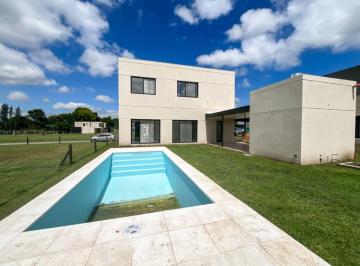 Casa · 133m² · 5 Ambientes · 2 Cocheras · Casa Venta El Aljibe con Pileta