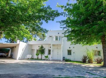 Casa · 404m² · 7 Ambientes · 2 Cocheras · Casa en Venta en Barrio Las Fuentes ¡Oportunidad!